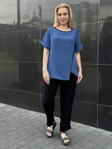 Літній жіночий костюм